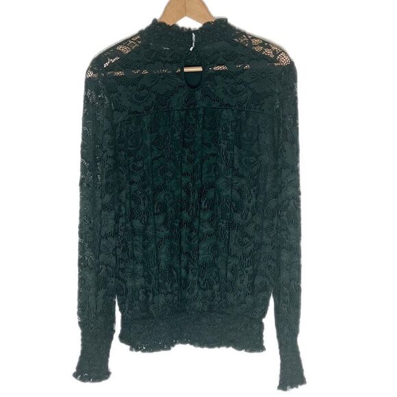 Cable & Gauge Long Sleeve Lace Overlay Top - Picture 3 of 6